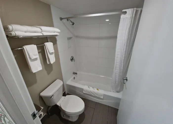 Super 8 By Wyndham Az Hotel 2*