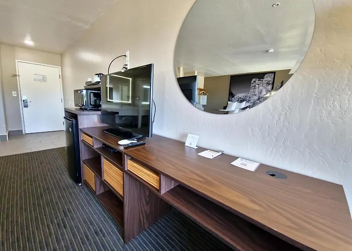 Super 8 By Wyndham Az Hotel