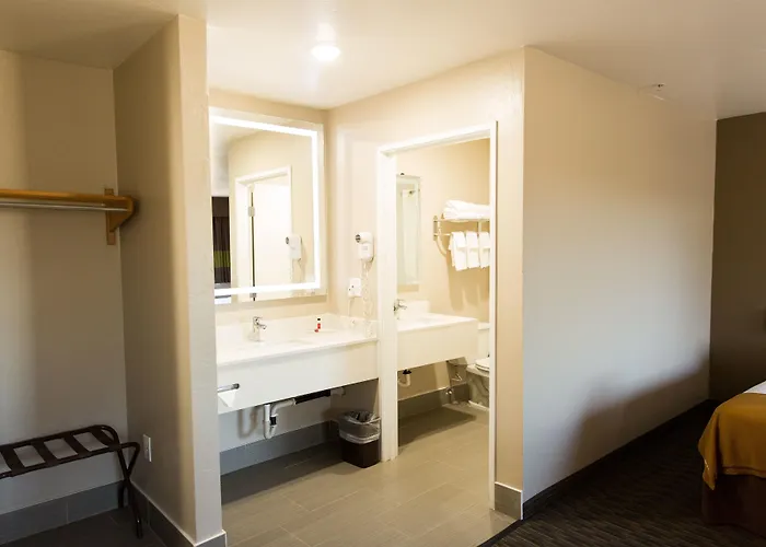 Super 8 By Wyndham Az Hotel 2*