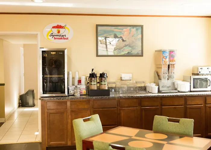 Super 8 By Wyndham Az Hotel