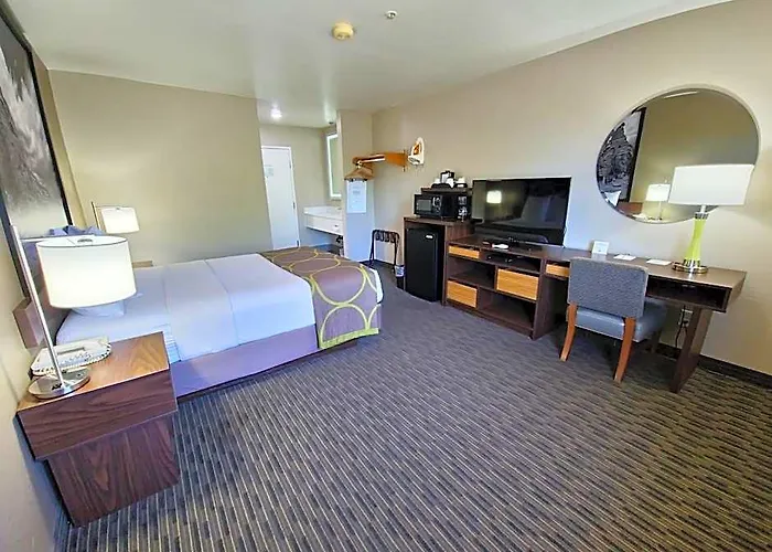 Super 8 By Wyndham Az Hotel 2*